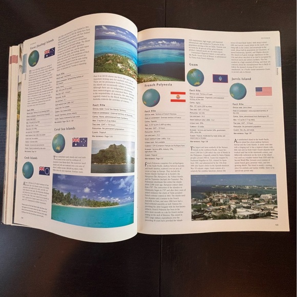 Geographica Atlas of the World large coffee table book - Picture 4 of 13